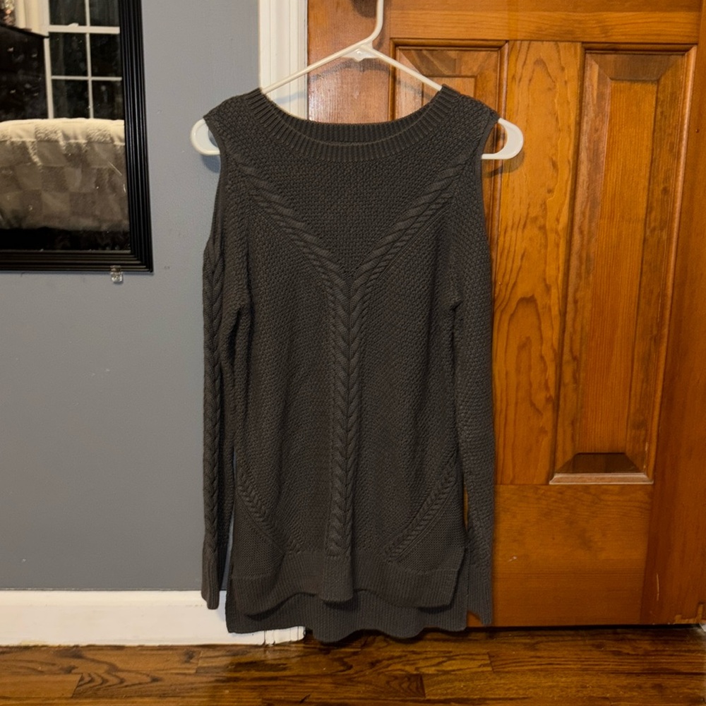 a.n.a gray cold shoulder cable knit sweater size m